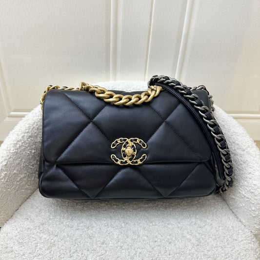 19 Small Flap in Black Lambskin and 3-tone HW Accessory Signature