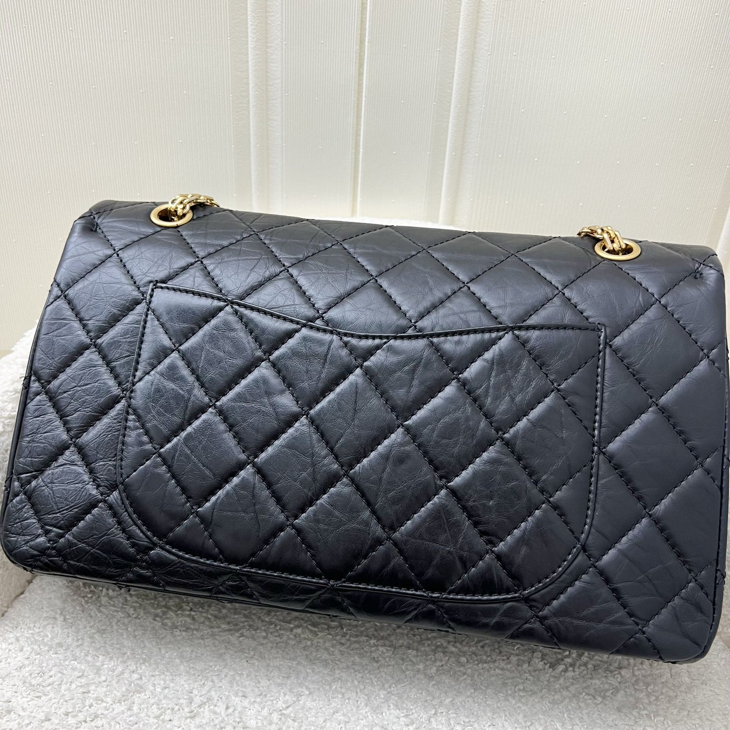 Chanel 2.55 Reissue 227 Flap in Black Distressed Calfskin and GHW Accessory