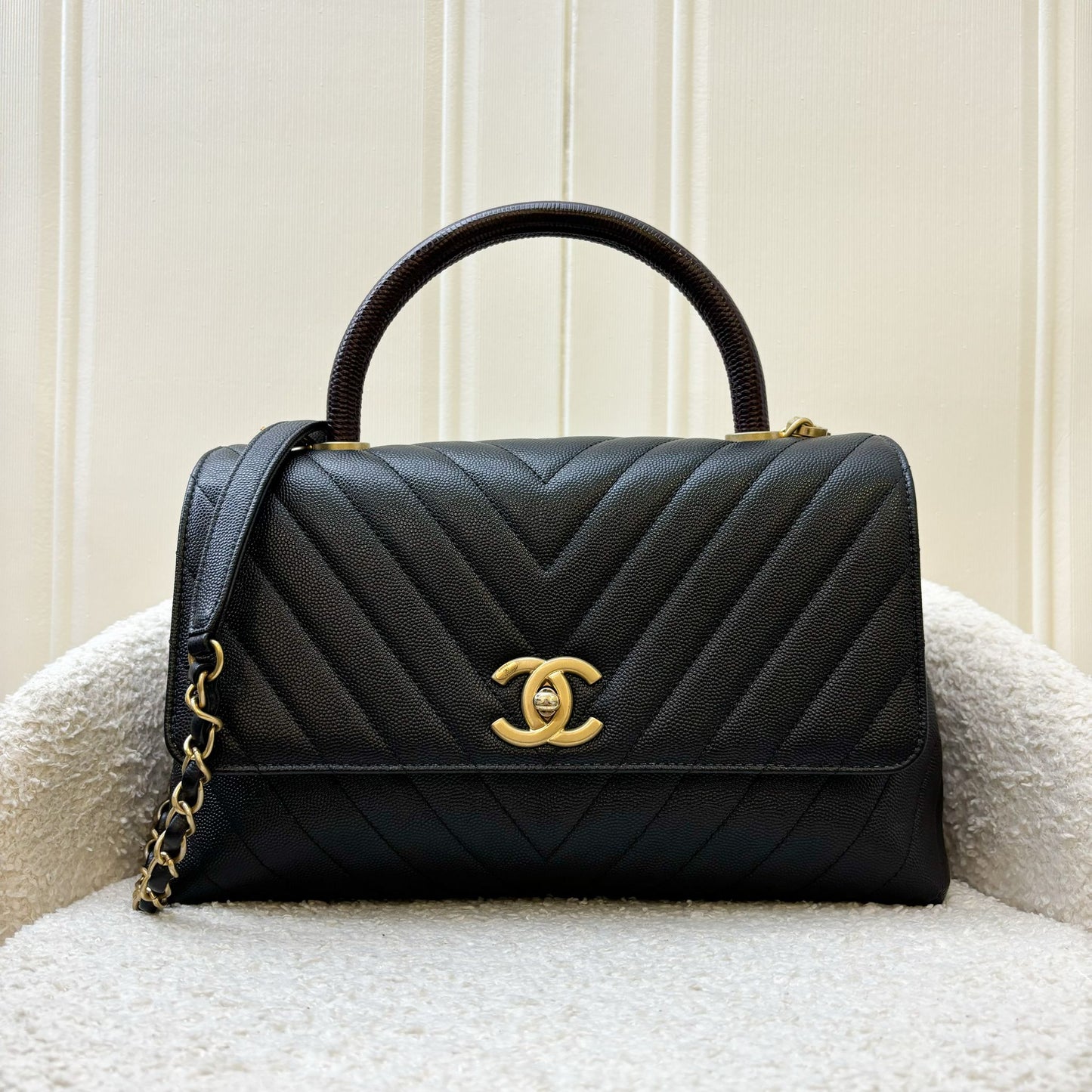 Chanel Medium Coco Handle Flap with Burgundy Lizard-Embossed Calfskin Handle in Chevron Quilted Black Caviar and GHW Accessory