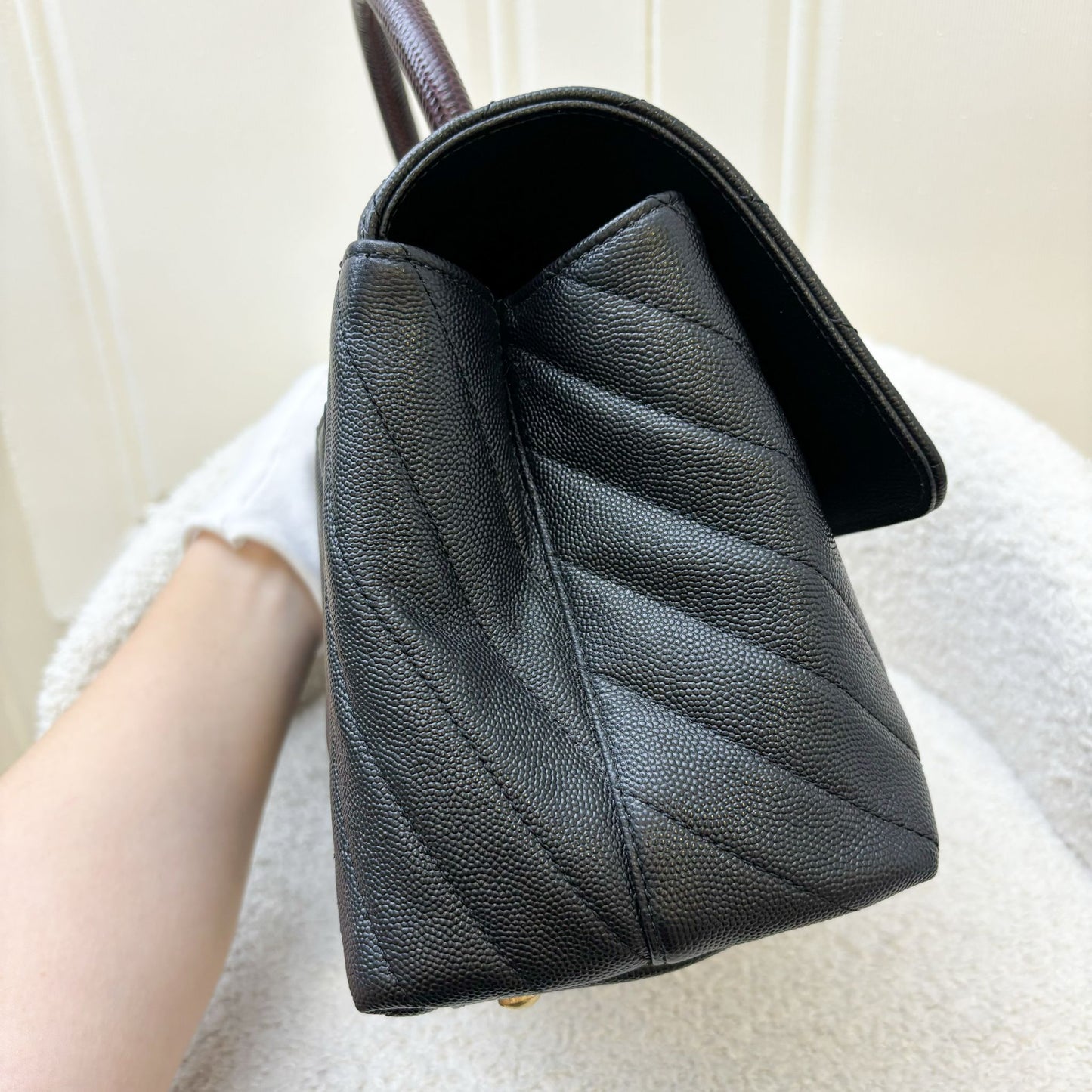 Chanel Medium Coco Handle Flap with Burgundy Lizard-Embossed Calfskin Handle in Chevron Quilted Black Caviar and GHW Accessory