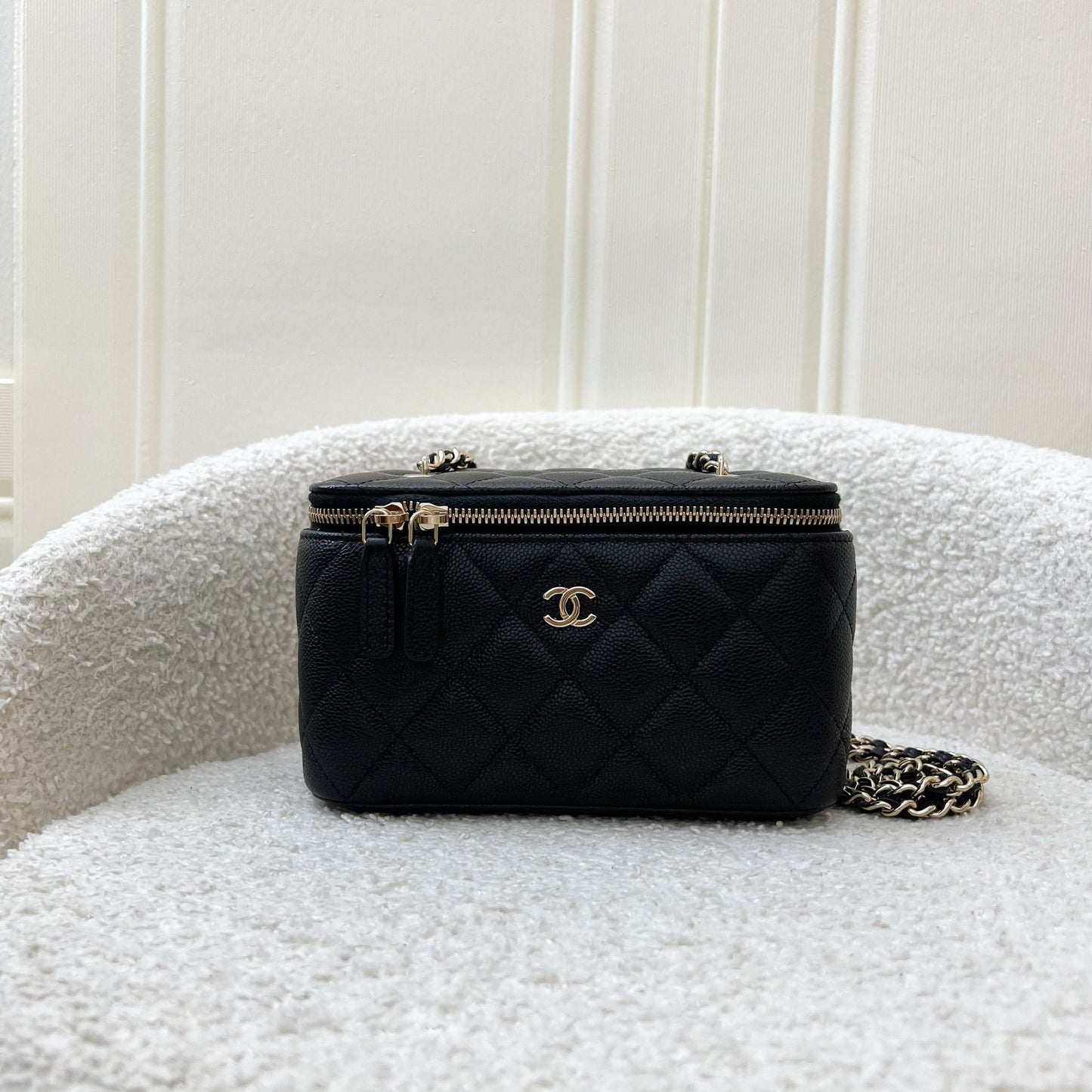 Classic Small Vanity in Black Caviar and LGHW Signature