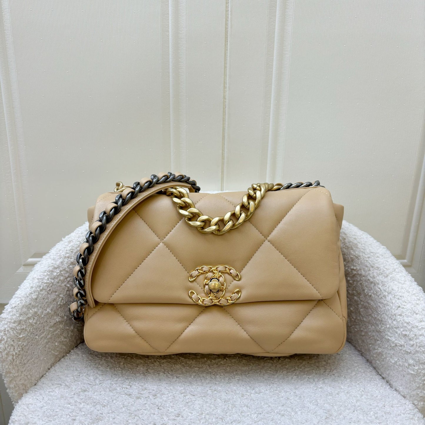 19 Small Flap in Beige Lambskin and 3-Tone Hardware Accessory Signature