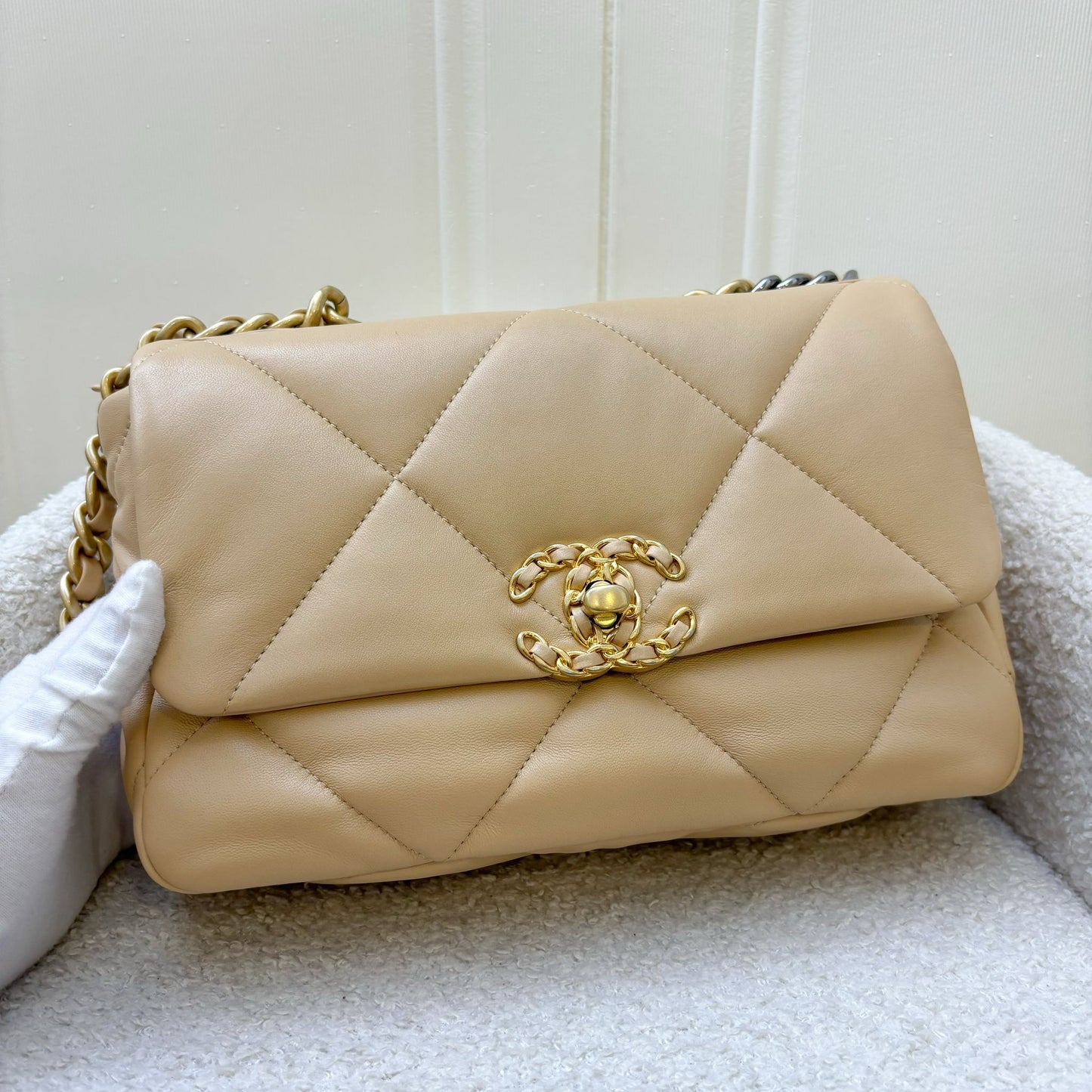 19 Small Flap in Beige Lambskin and 3-Tone Hardware Accessory Signature