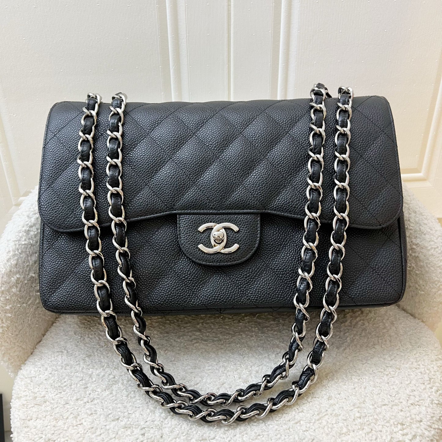 Jumbo Classic Flap DF in Black Caviar and SHW Accessory Classic