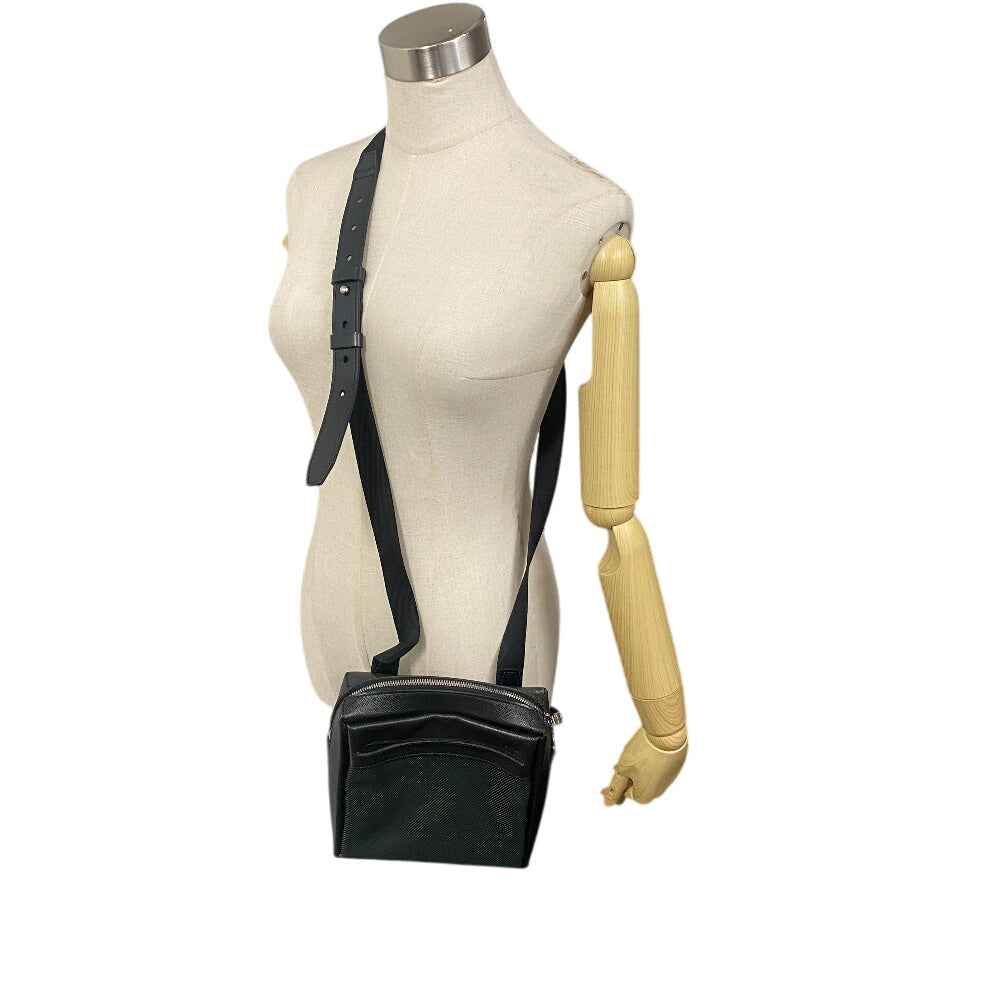 Louis Vuitton M30908 Taiga Sayan Black Shoulder Bag