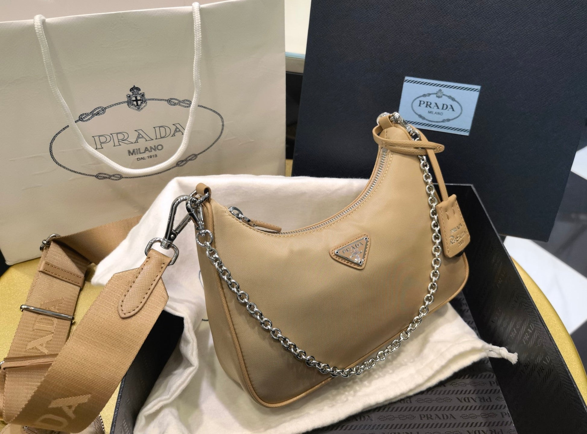 Prada Bolsa Re Edition Luxury Handbag Travel Bag