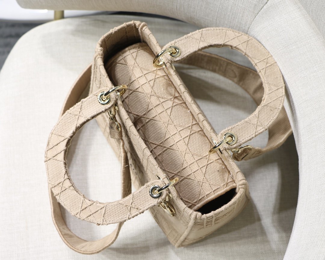 Metop Qualityum Lady Toned Hardware Beige Gold Travel Bag