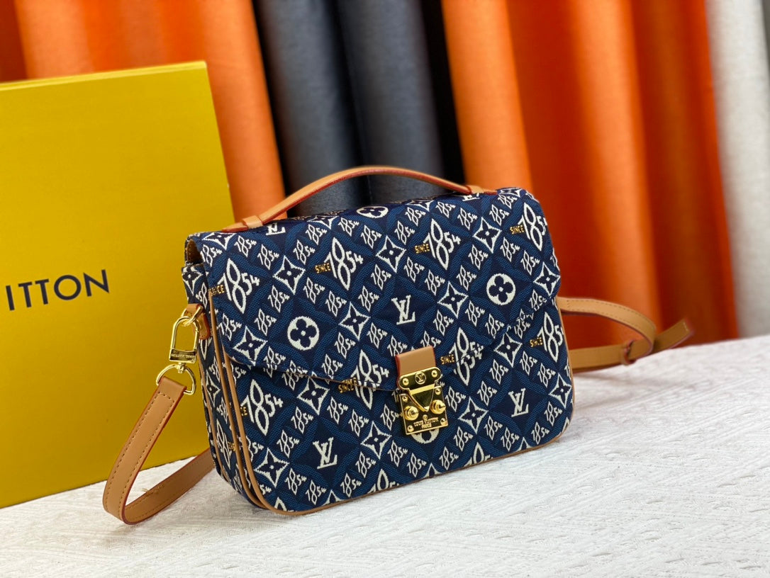 EN - Luxury LUV 802 Travel Bag