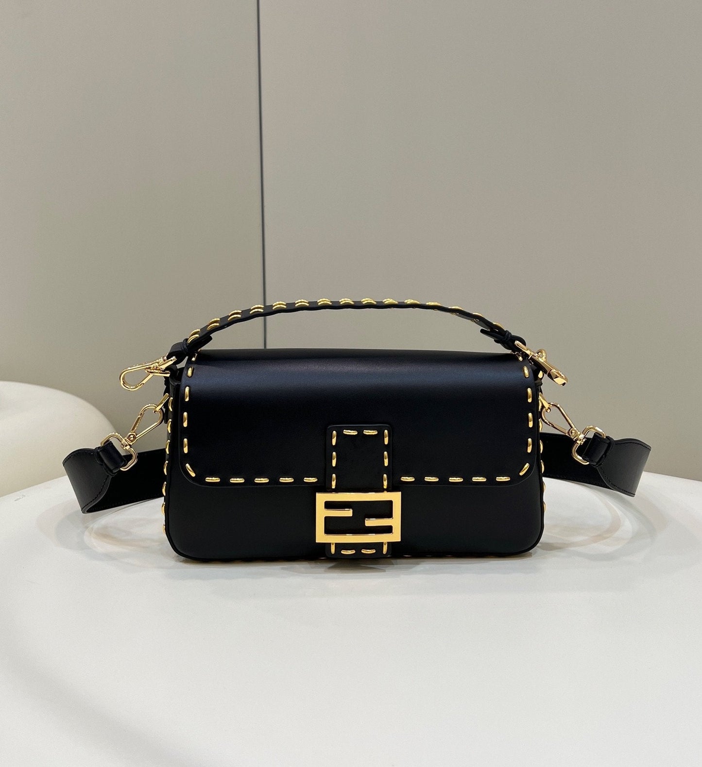 Mon Baguette Metop Qualityum Black Travel Bag