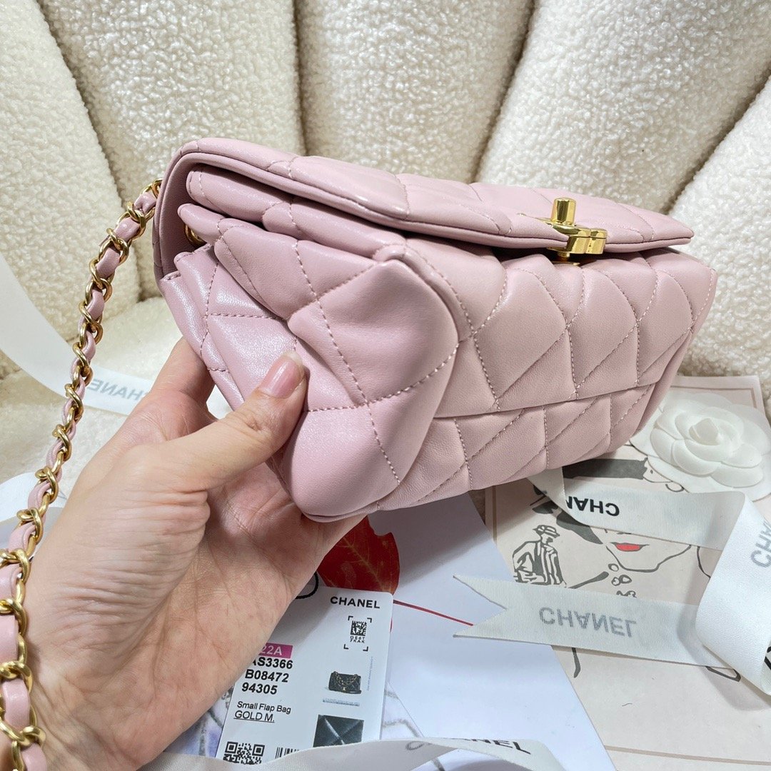 CHL Hardware PiNike , ’s Gold Flap Shoulder Bag