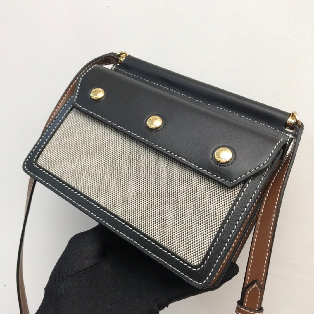 Top Quality Horseferry Print Title Bag With Black Mini Travel Bag 80428521 8545