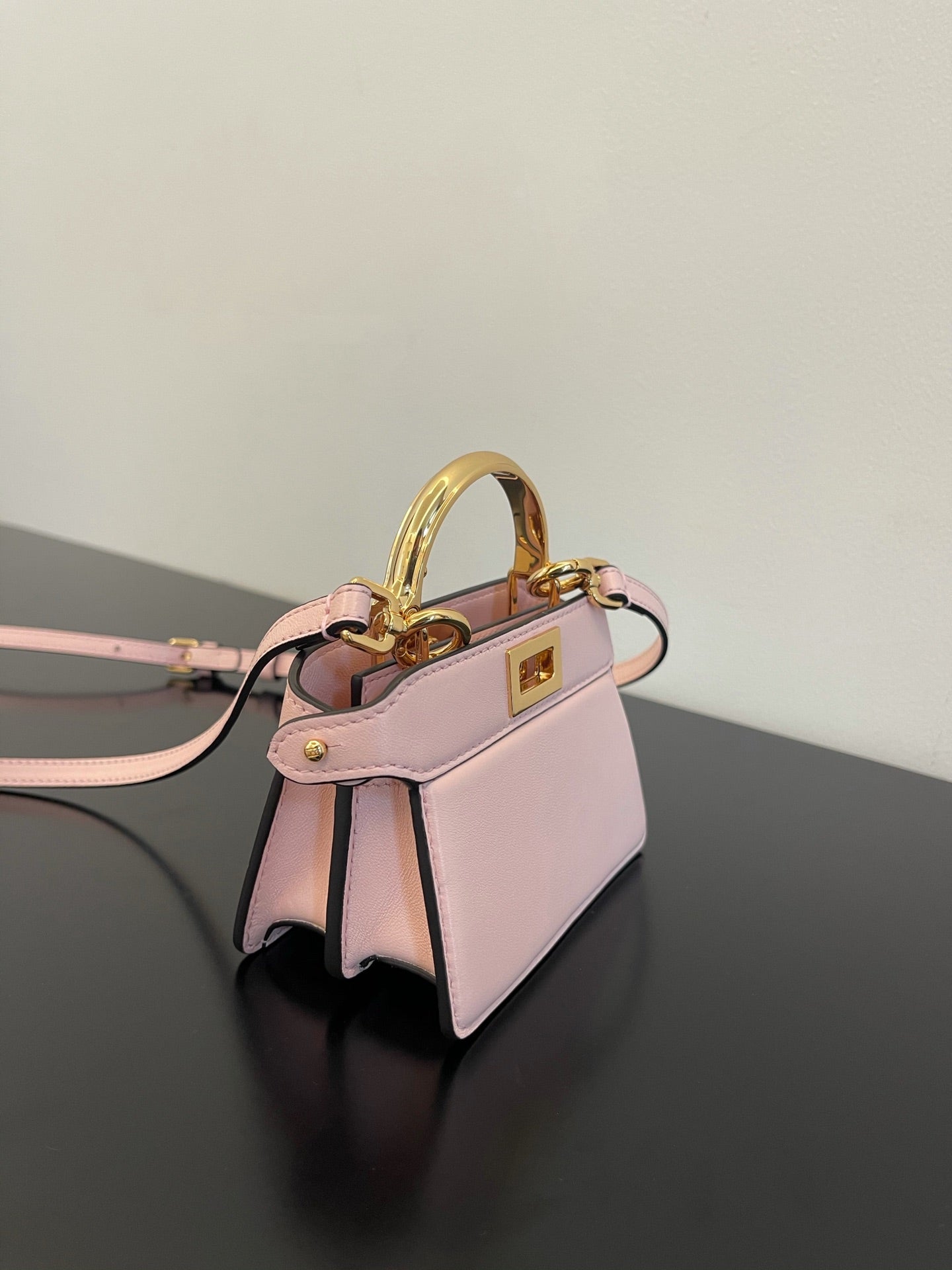 Iseeu Petite Light Micro Pink Travel Bag
