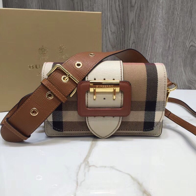 Top Quality The Buckle Bag In Ho Beige Small Travel Bag 75In19Cm 5633