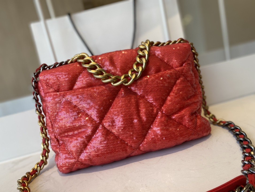 CHL 19 Hardware , ’s Red Gold Flap Shoulder Bag
