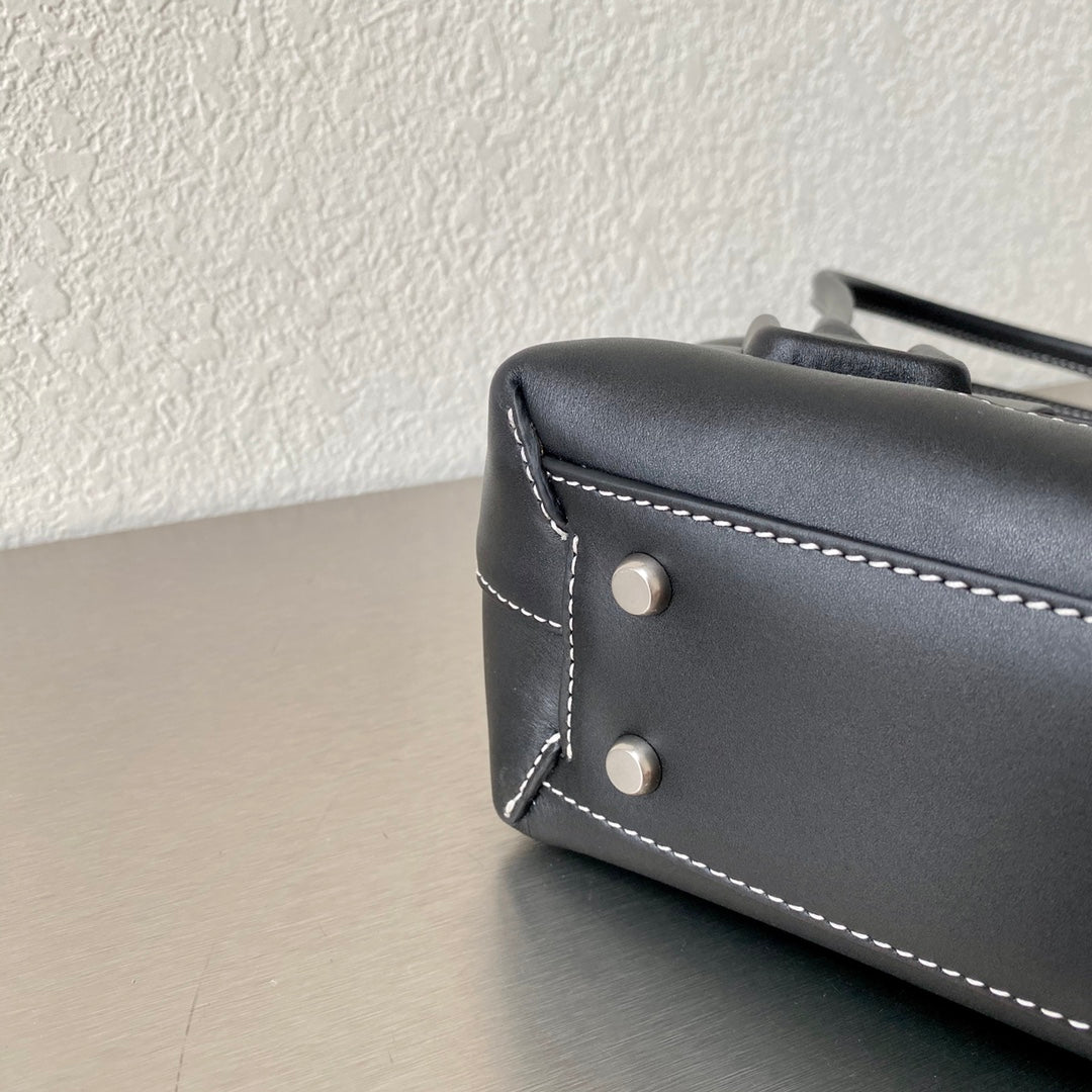 Top Quality Arco Bag For Women In Black Travel Bag