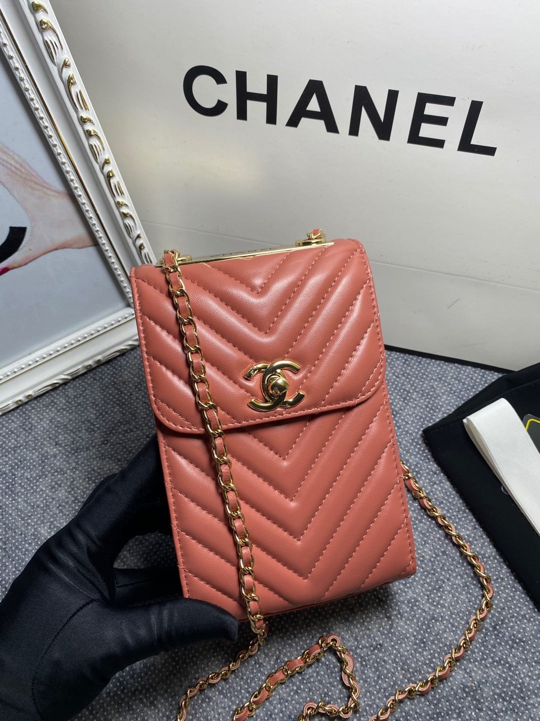 CHL Chevron Trendy CHL Phone Travel Bag Nude For