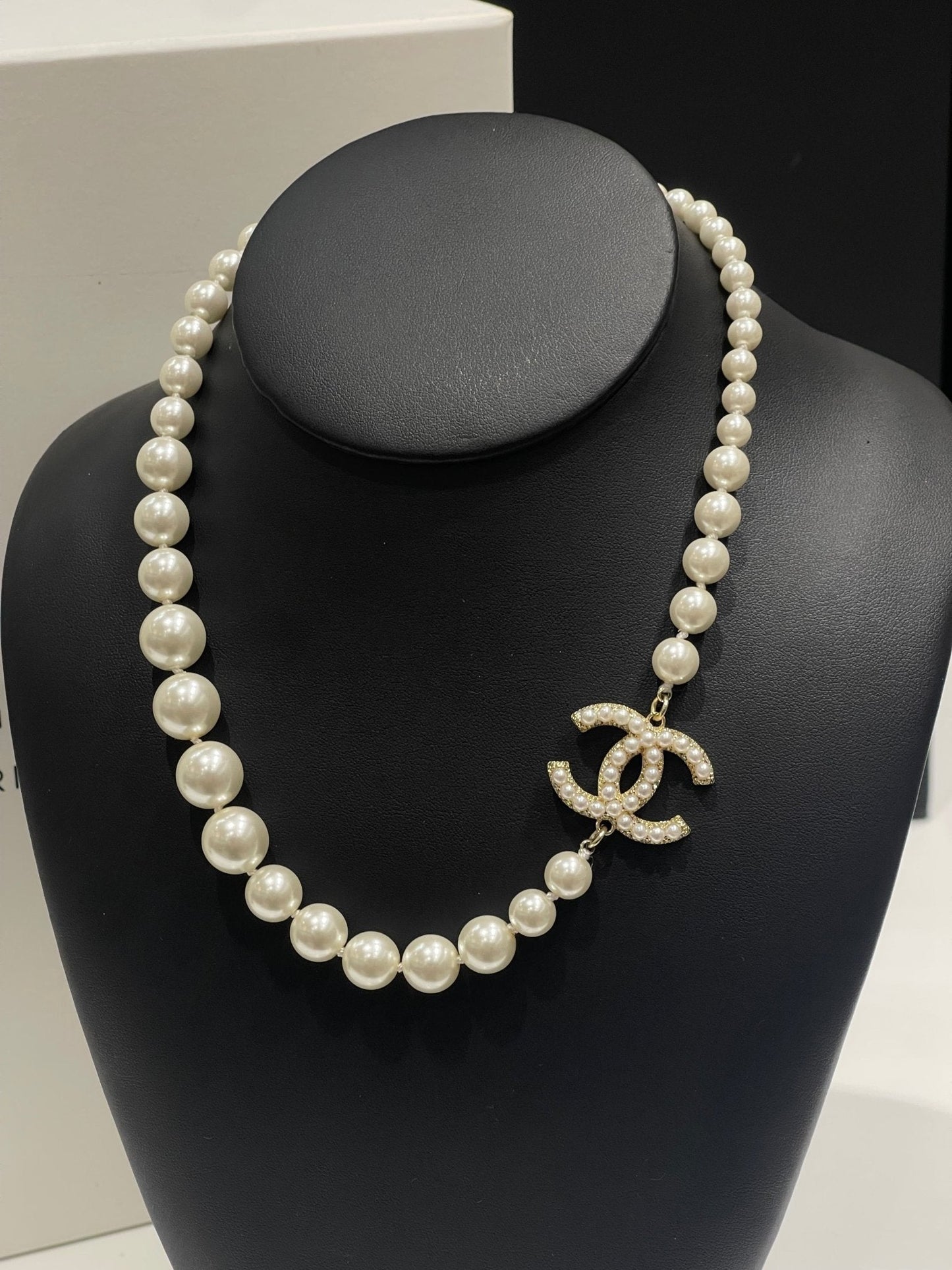 Chanel Collier perle CC Bag