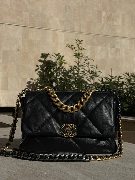 Chanel Sac 19 noir MM Bag