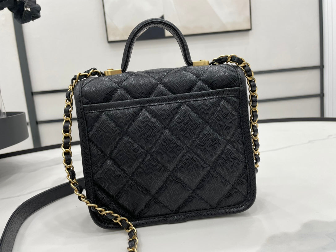 CHL 22K , ’s 8.1in Black Flap Handbag