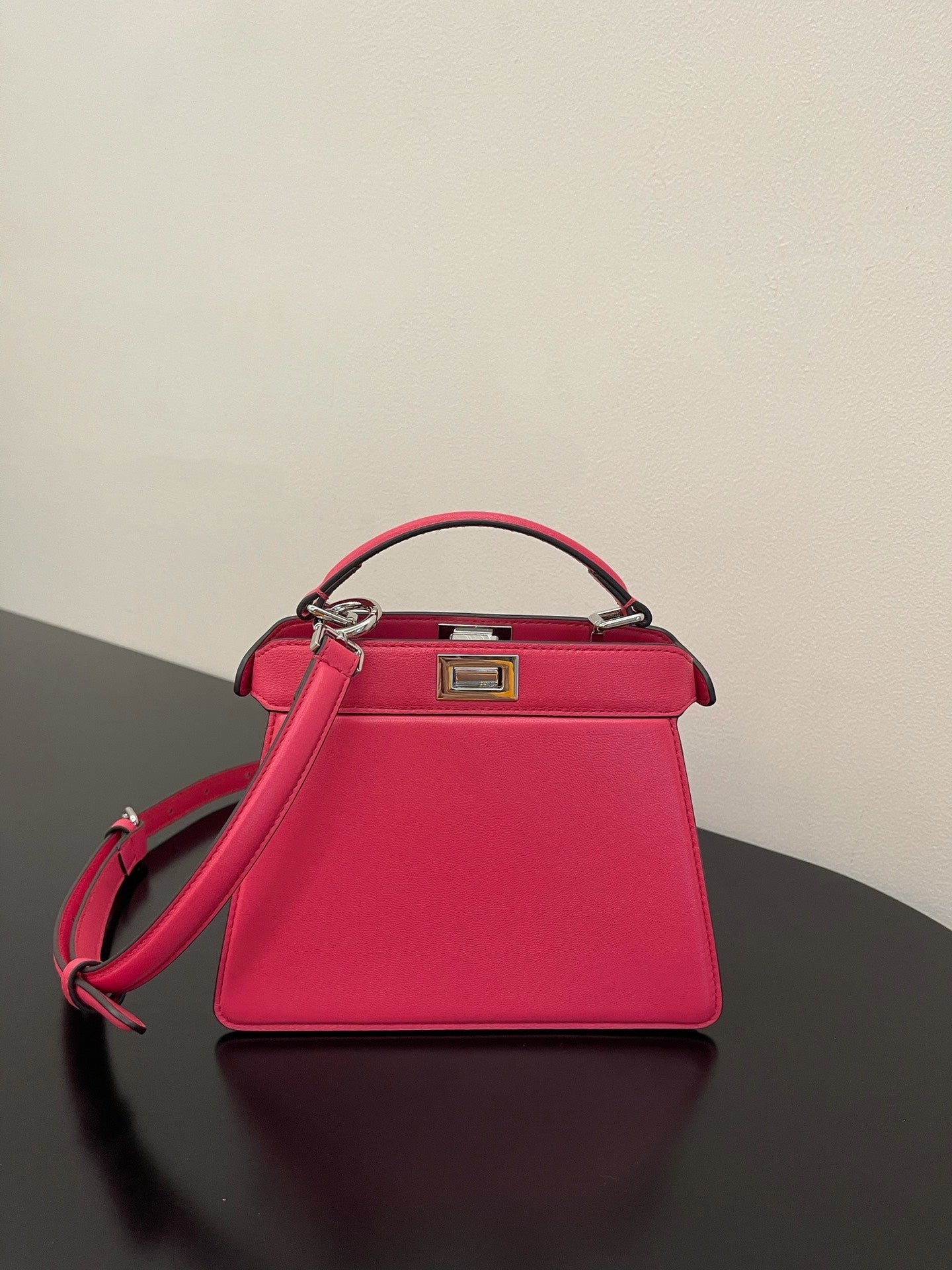 Top QualityTop Quality Peekaboo ISeeU Pink Small Handbag