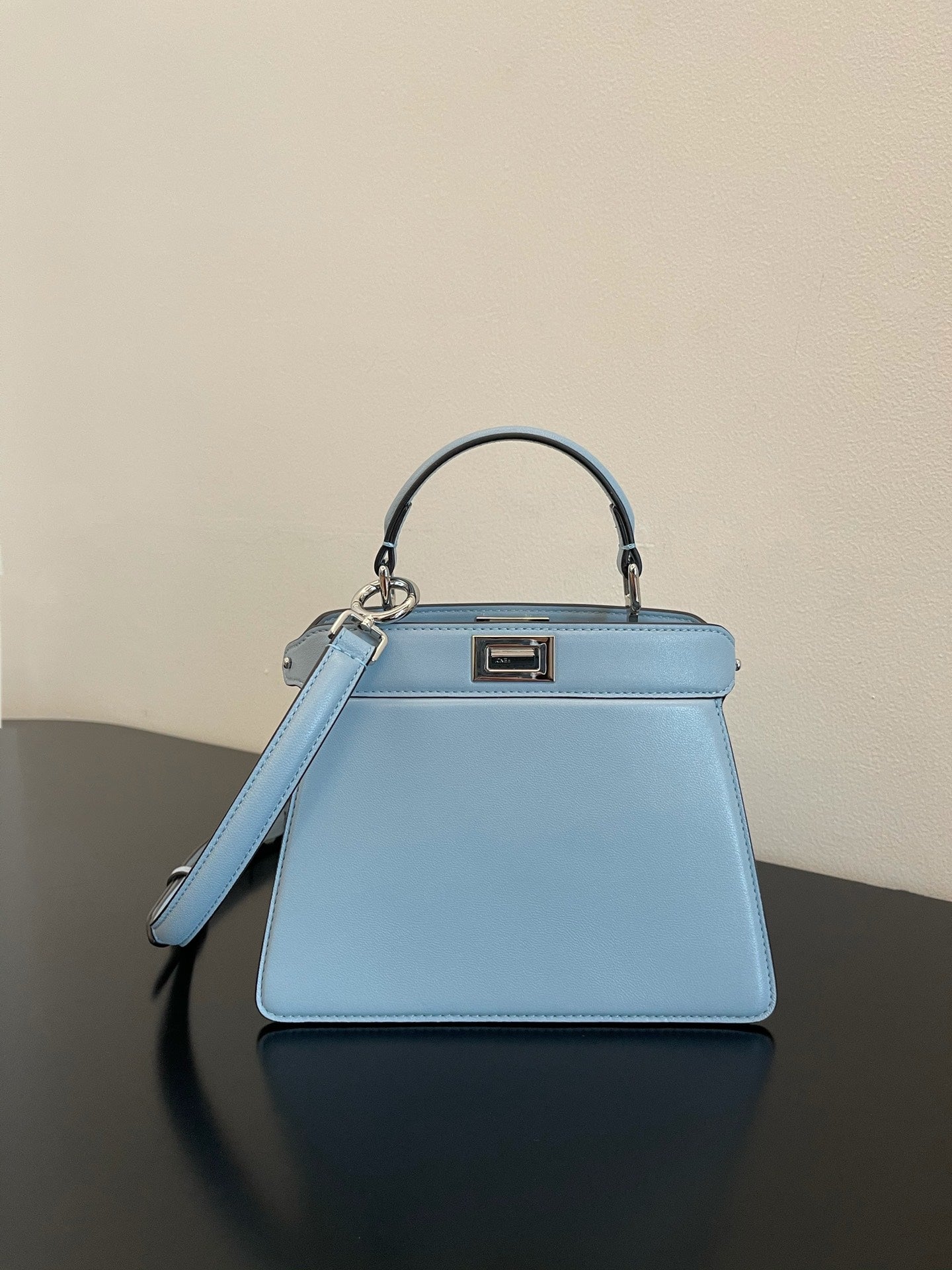 Top QualityTop Quality Peekaboo ISeeU Blue Small Handbag