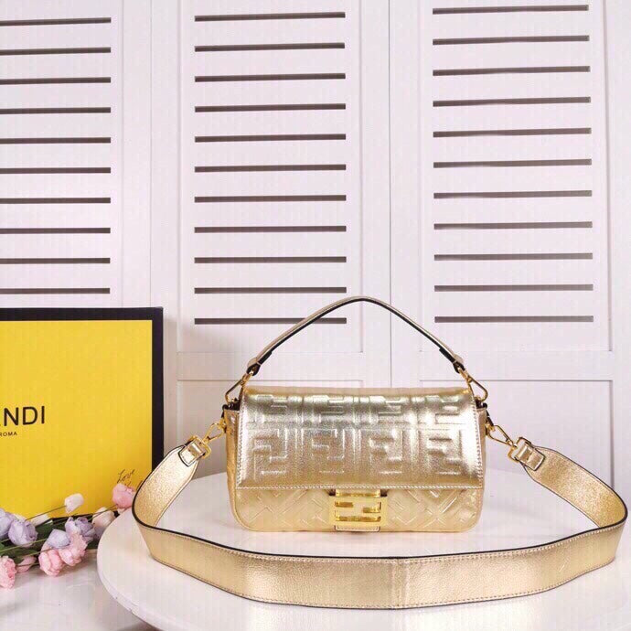Top QualityTop Quality Baguette Midi Gold Medium Chain Travel Bag