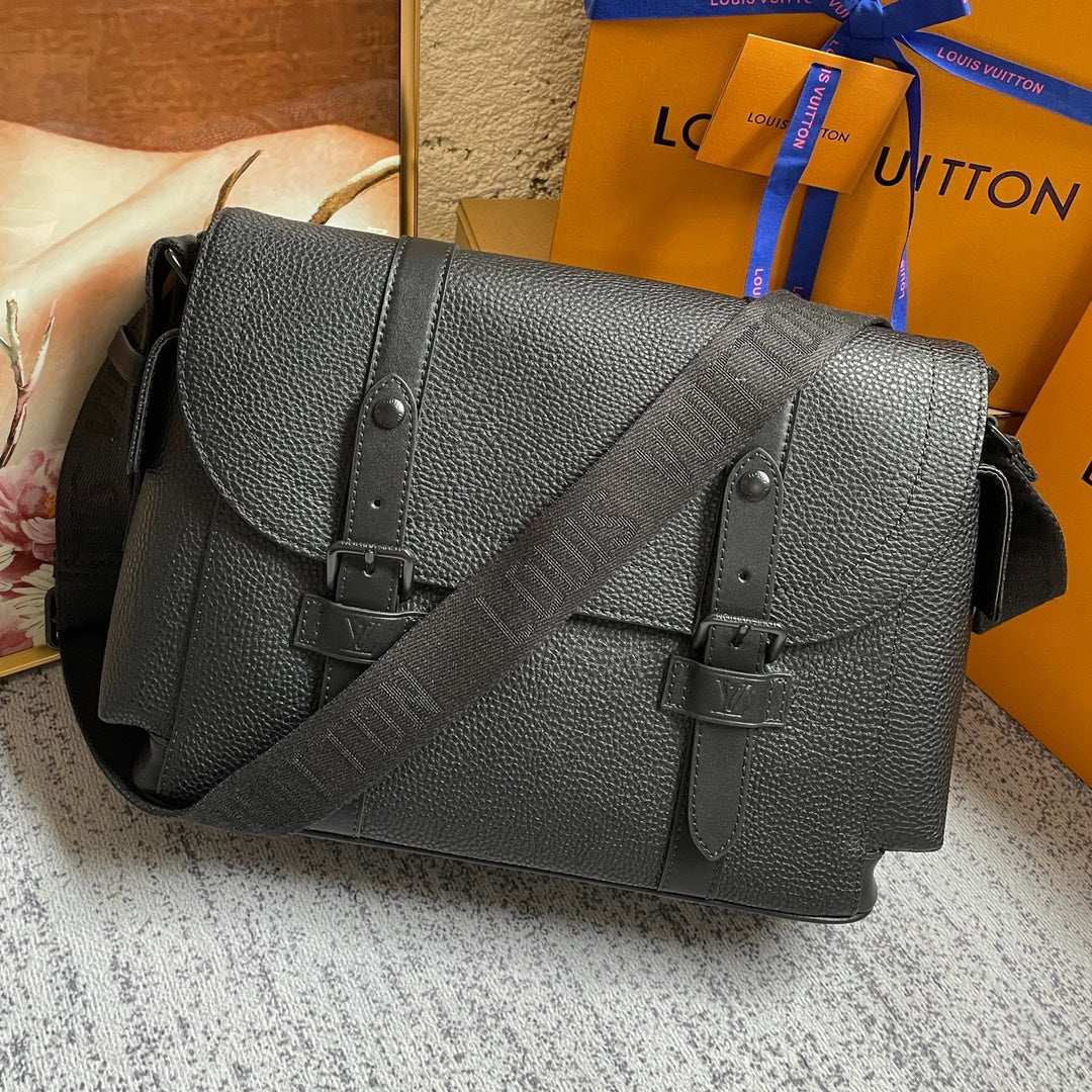 Top Quality Christopher Messenger Taurillon For Men Black Crossbody Bag