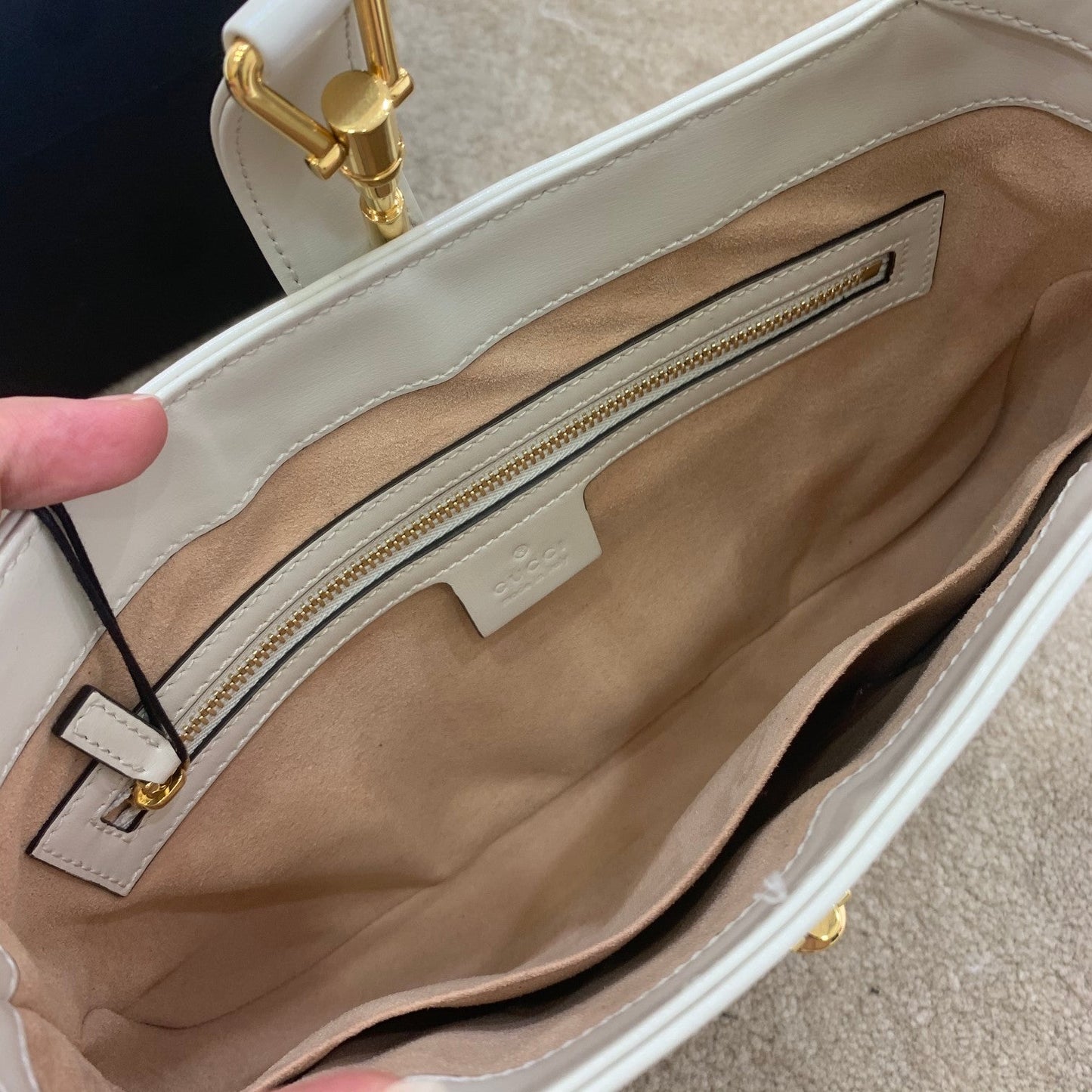 gg Jackie 10.8in 27.5cm gg White Small Shoulder Bag