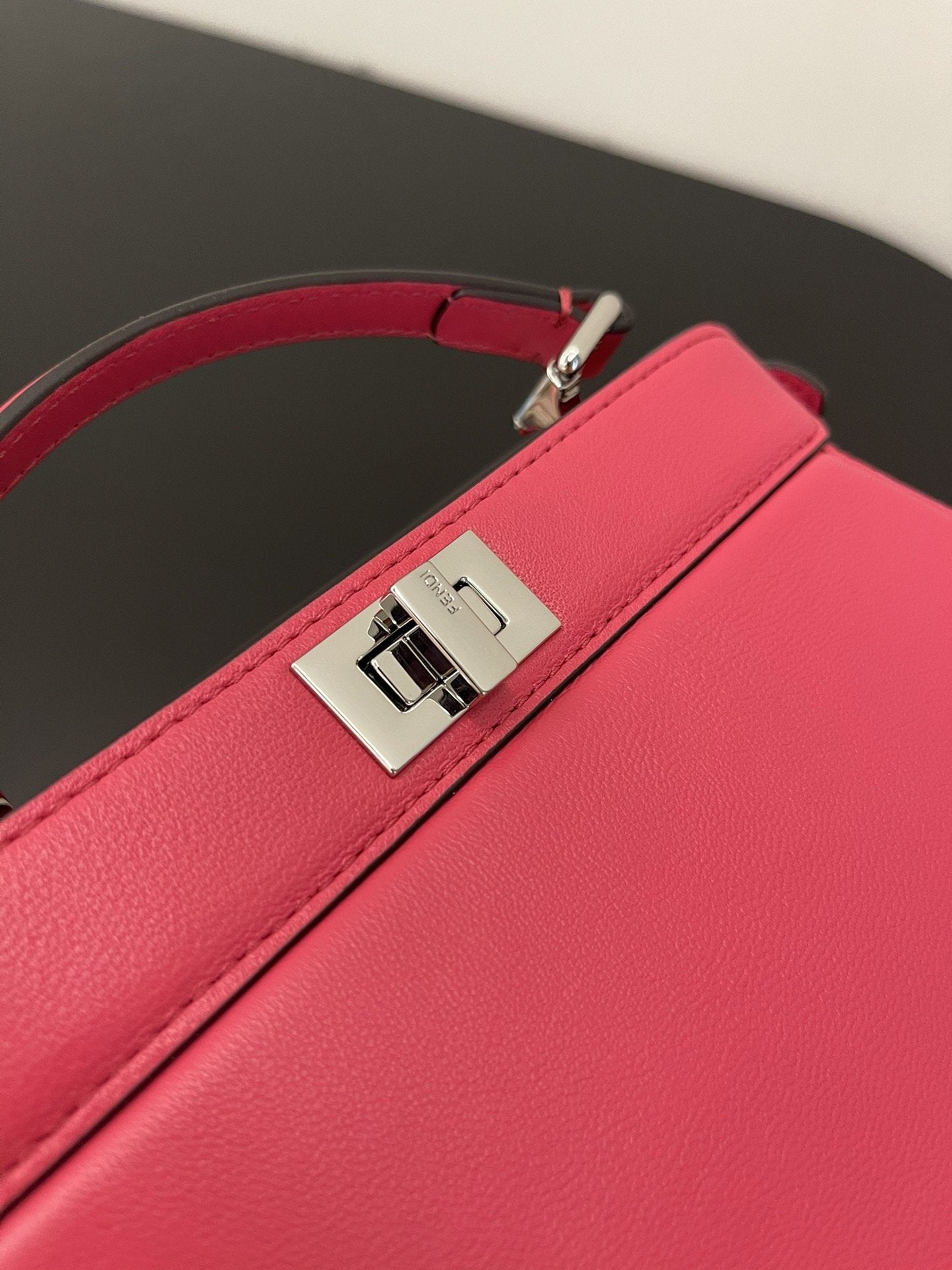 Top QualityTop Quality Peekaboo ISeeU Pink Small Handbag