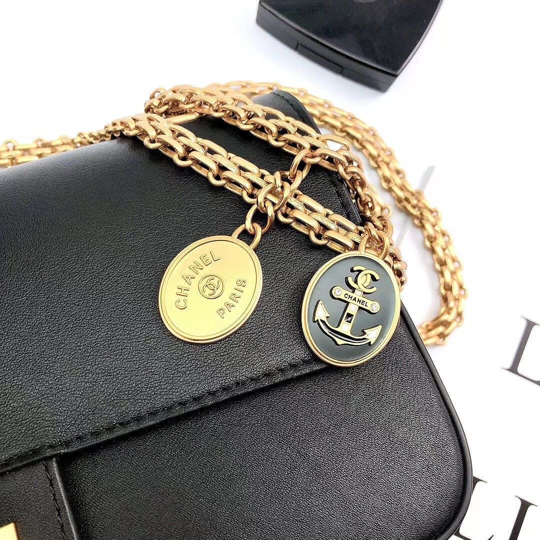 CHLMaroon Medallion Nude Reissue 2.55 Black Flap Handbag