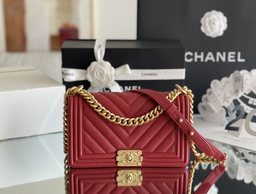 CHLMedium Boy 9.8in 25cm A67086 Red Handbag