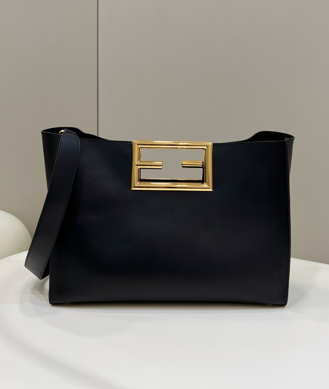 Top QualityTop Quality Way 29.5cm Black Medium Handbag