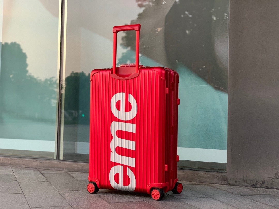 Gucci Supreme Rolling Vali In For Men Lu Red Travel Bag