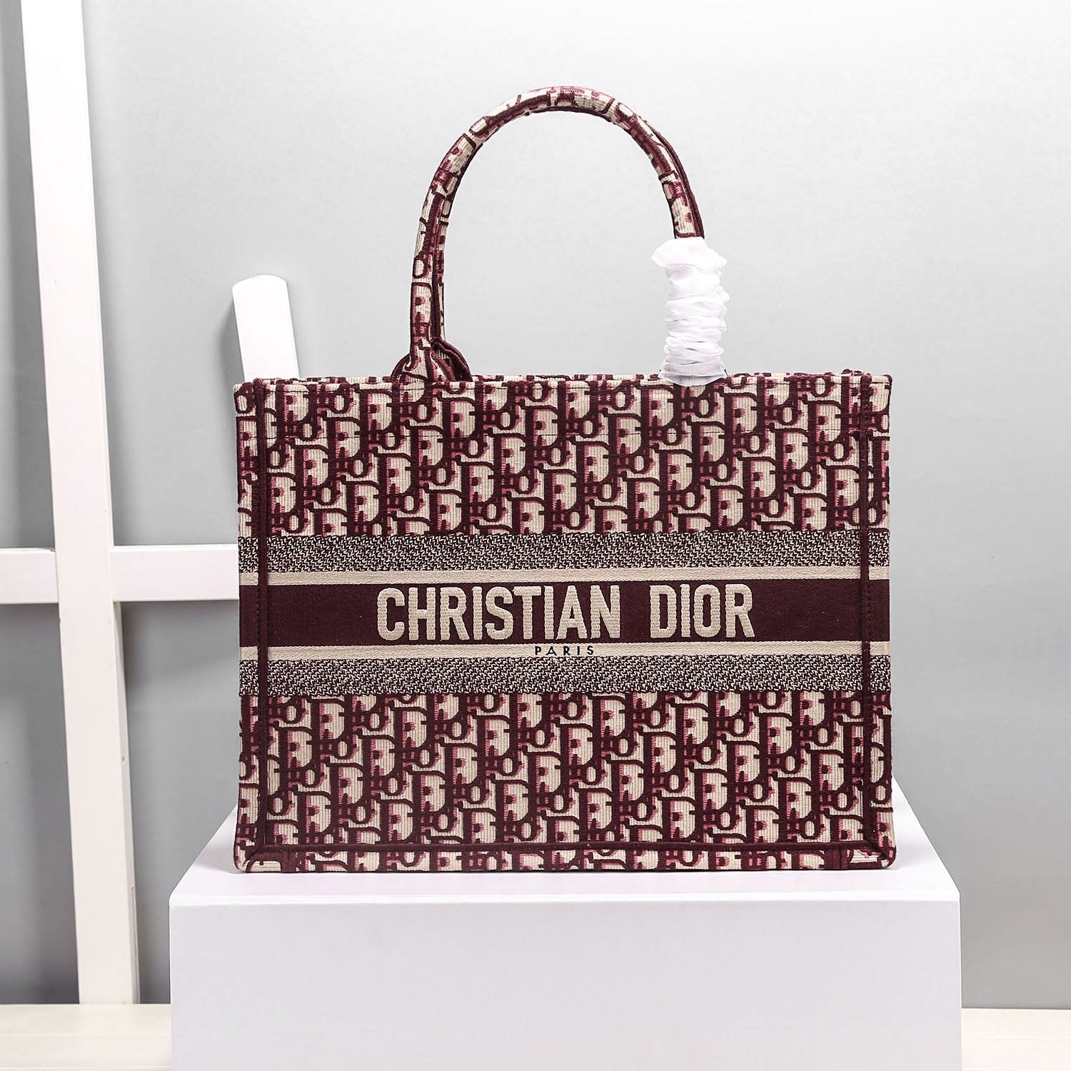 Metop Qualityum Book Cd Red Book Tote Bag