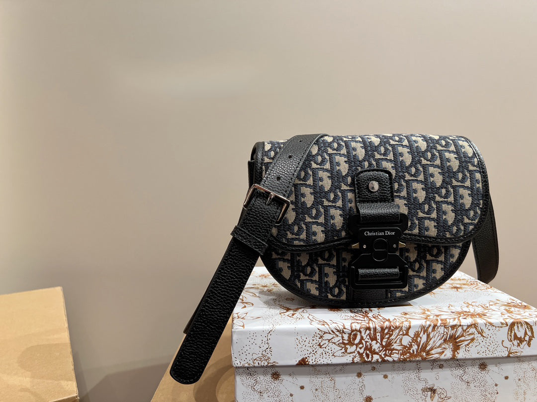 EN - Luxury DIR 361 Travel Bag