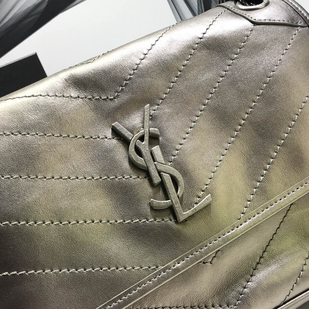 YSL Saint Laurent Niki Crinkled 11in 28cm Silver Medium Chain Handbag