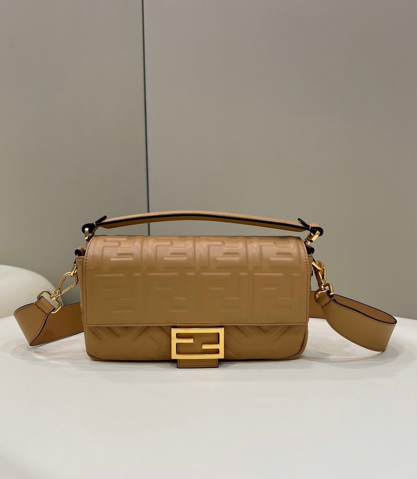 Fendi Top QualityTop Quality Baguette , Brown FF Crossbody Bag
