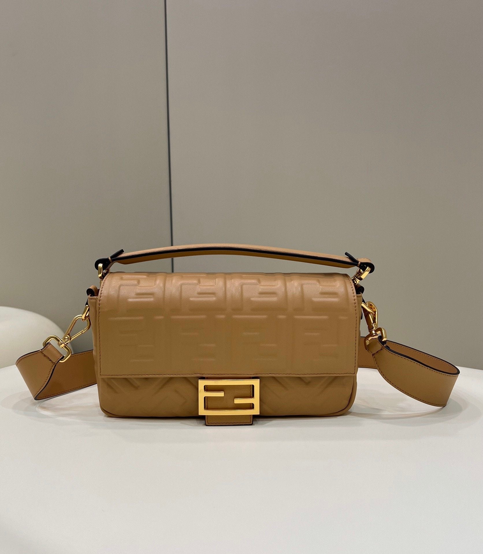 Fendi Top QualityTop Quality Baguette , Brown FF Crossbody Bag