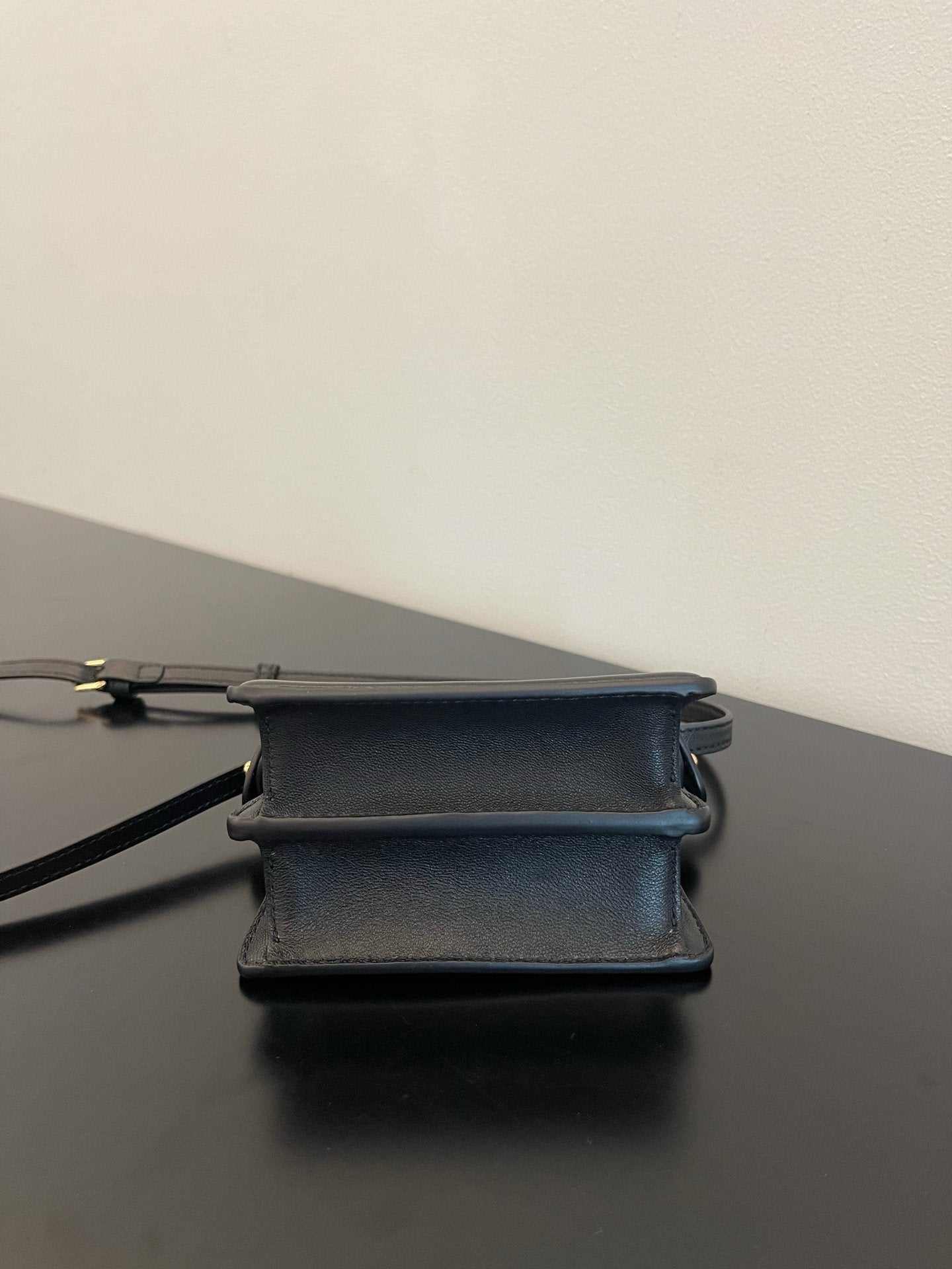 Top QualityTop Quality Peekaboo ISeeU Black Handbag