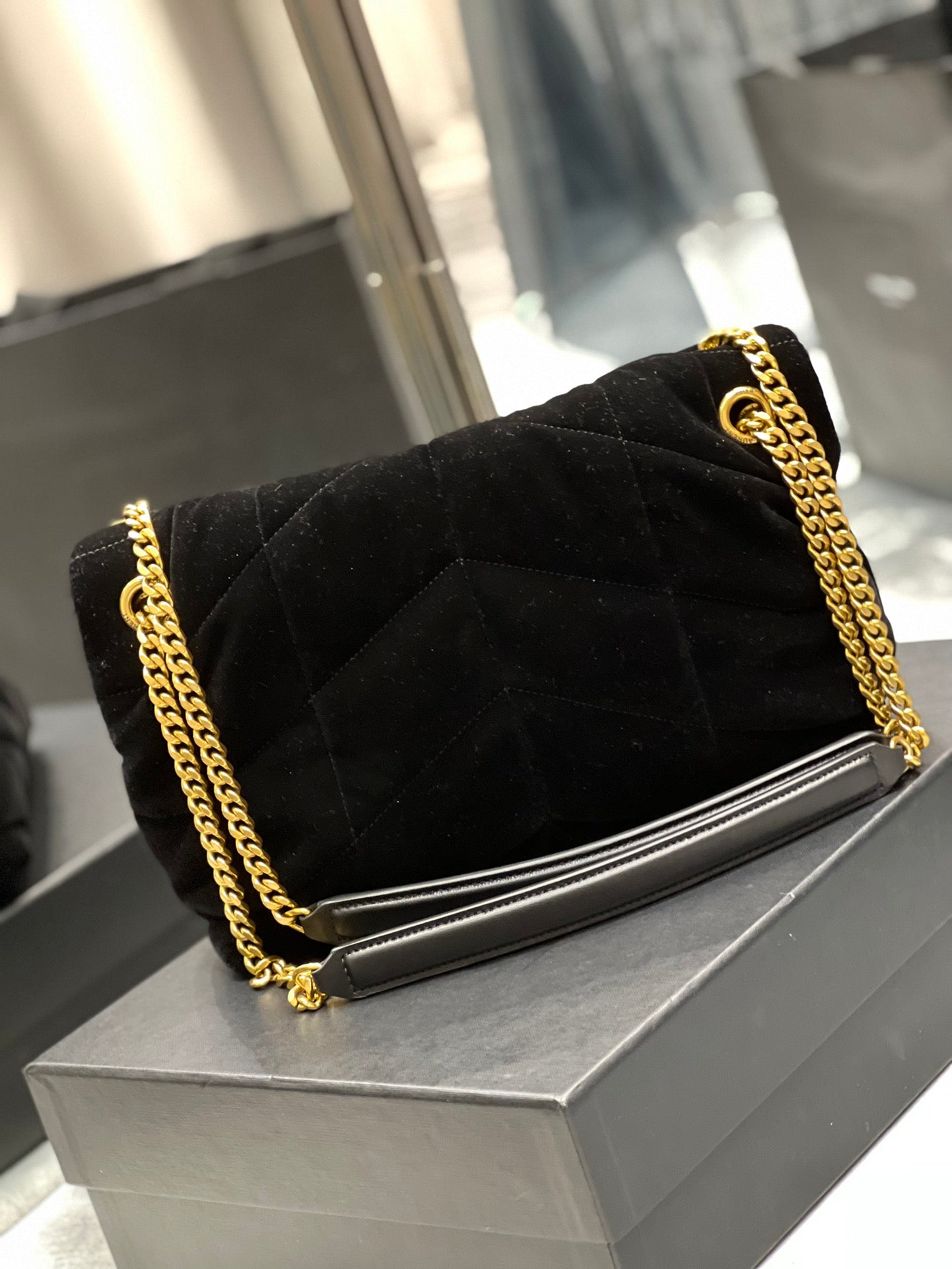 YSL Saint Laurent Puffer , ’s 11in 29cm Black Small Chain Handbag 114In29Cm Ysl