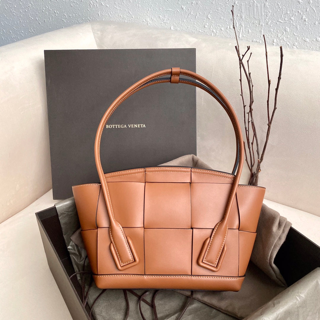 Top Quality Arco Bag For Women In Brown Travel Bag