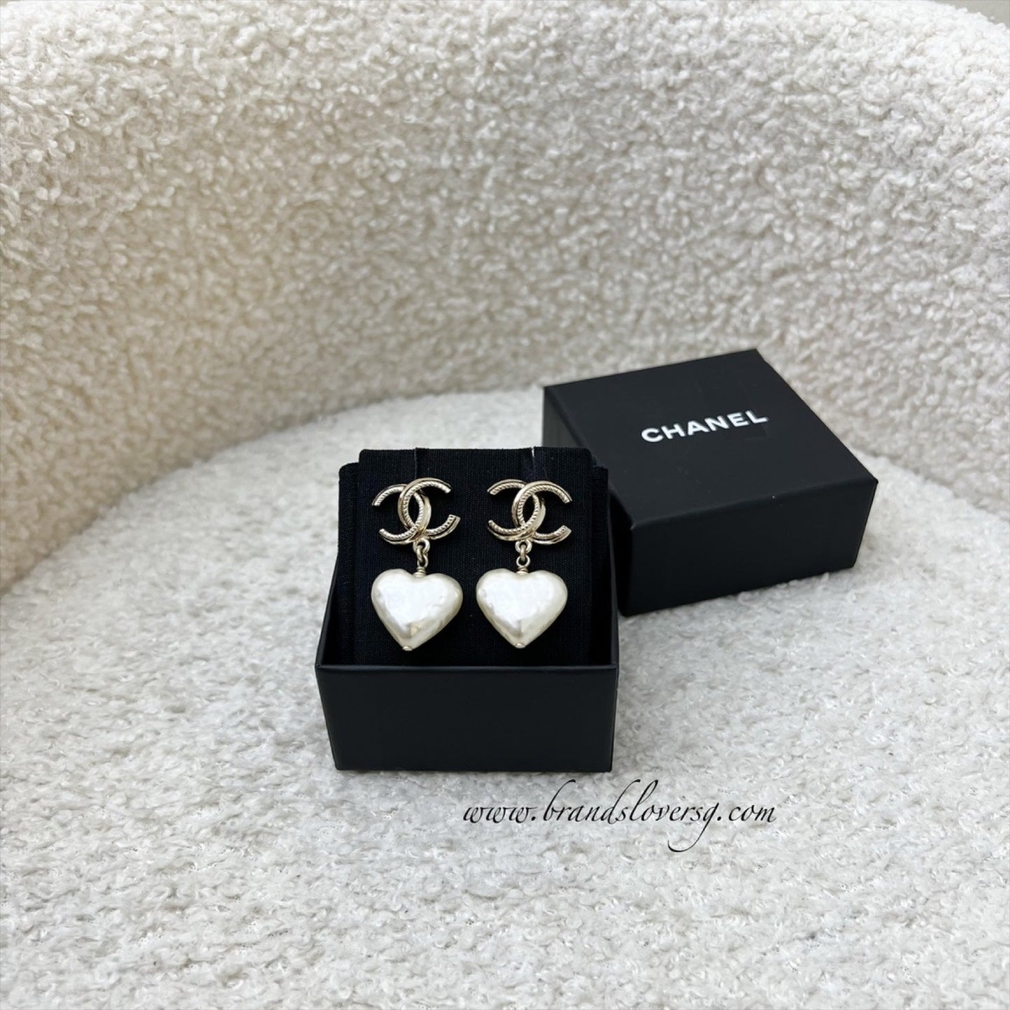 Chanel CC Logo with Heart Pearl Dangling Earrings in LGHW (Model: ) Jewelry