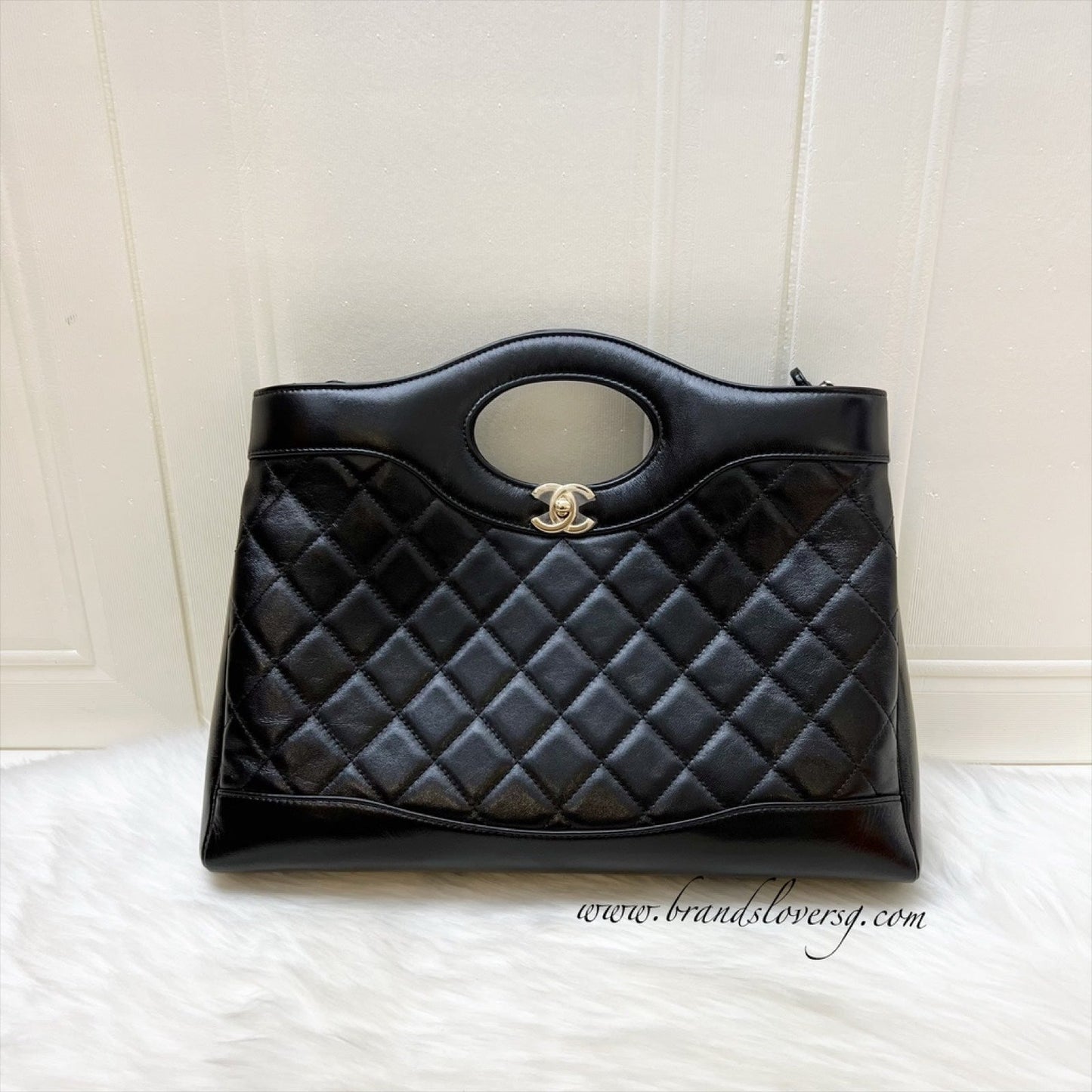31 Medium Shopping in Black Shiny Calfskin and LGHW (Model: ) Accessory Signature