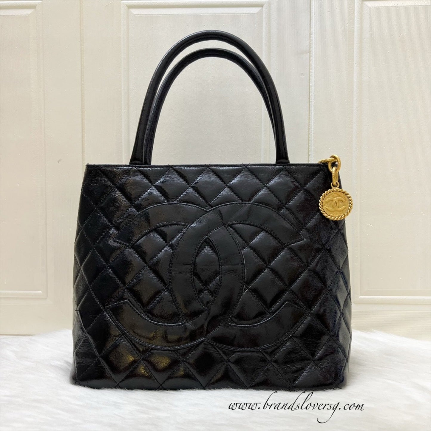 Medallion Tote in Black Glossy Calfskin and AGHW Signature