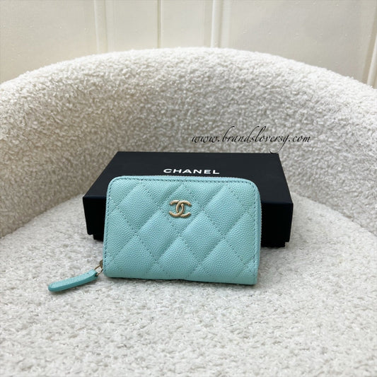 Chanel Zippy Card Holder in Turquoise Caviar and LGHW (Model: )