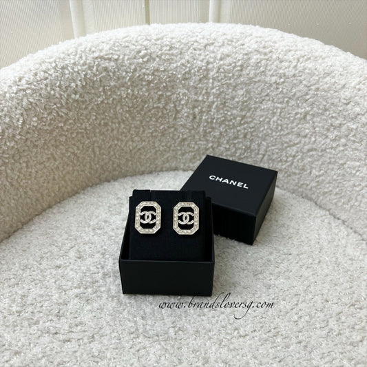 Chanel Crystal Pearl CC Geometric Earring (Model: )