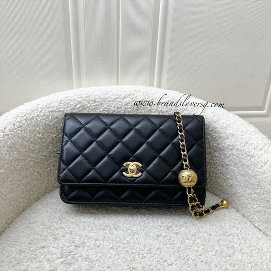 Pearl Crush Wallet on Chain WOC in Black Lambskin and AGHW (Model: ) Bag Signature