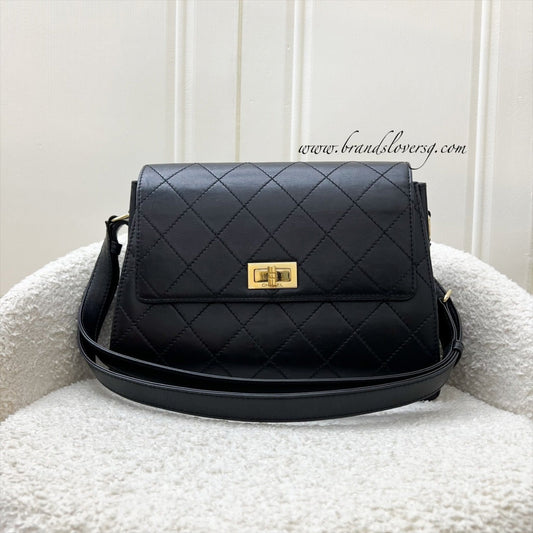 Chanel 2.55 Reissue Trapezoid in Black Lambskin and GHW Accessory