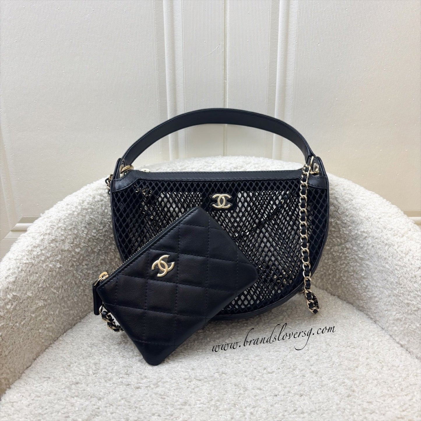 Clutch on Chain in Black Mesh and LGHW (Model: ) Signature