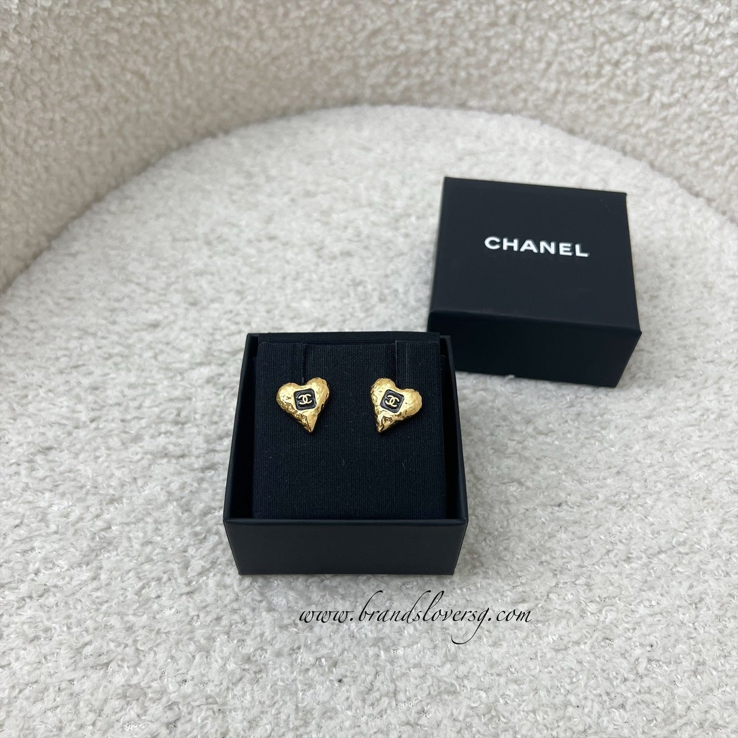 Chanel Heart Earrings in AGHW (Model: ) Jewelry